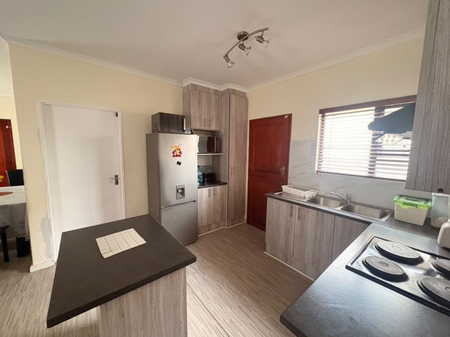 3 Bedroom Property for Sale in Cove Rock Eastern Cape